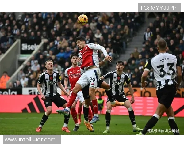 哈德斯联队迎战阿森纳展现英超激情对决的精彩瞬间