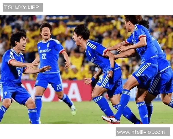 西悉尼队与上港队员的精彩对决分析与战术解析