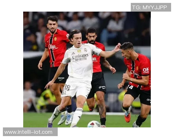 曼联与皇马1213赛季巅峰对决回顾与精彩瞬间解析 曼联与皇马1213赛季巅峰对决回顾与精彩瞬间解析