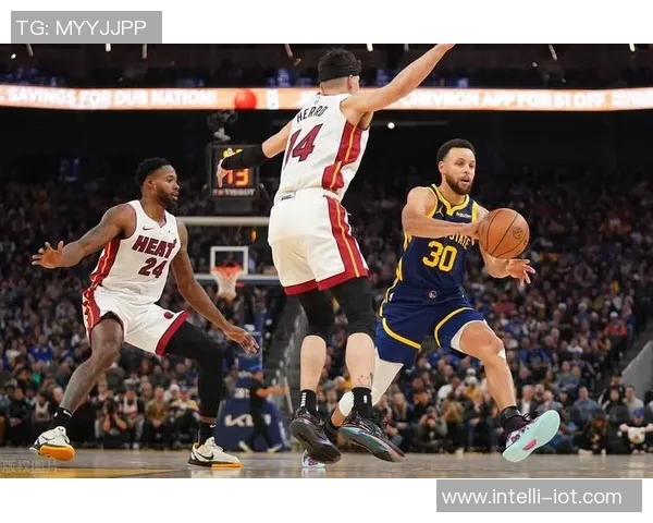 热火与勇士巅峰对决精彩回顾NBA赛场激情四溢解说分析 热火与勇士巅峰对决精彩回顾NBA赛场激情四溢解说分析