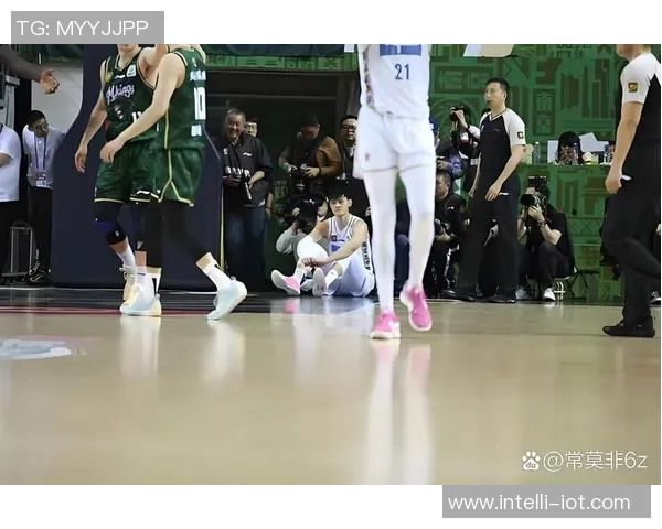 曾凡博:从青涩新星到篮球赛场的璀璨之光,未来可期的篮球梦想之路 曾凡博:从青涩新星到篮球赛场的璀璨之光,未来可期的篮球梦想之路