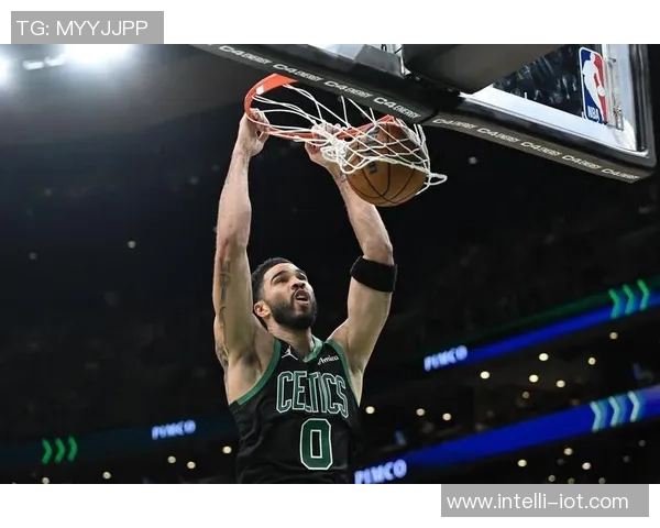 杰森塔图姆如何在NBA赛场上展现出超凡的领导力与竞技精神 杰森塔图姆如何在NBA赛场上展现出超凡的领导力与竞技精神