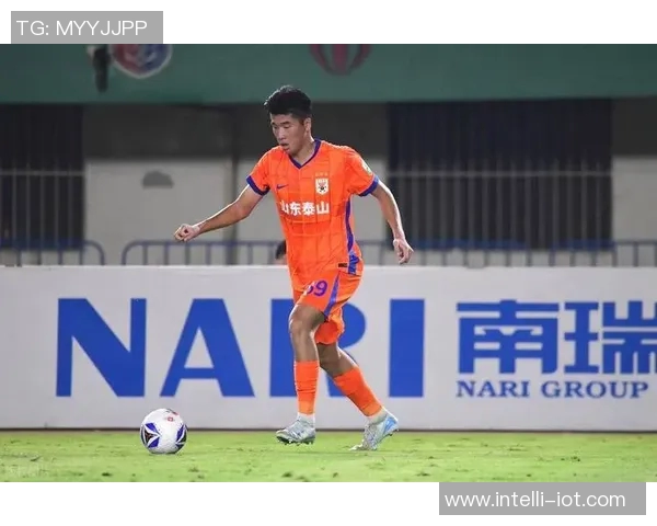 泰山鲁能与江苏队激战正酣球迷期待精彩对决与精彩进球时刻