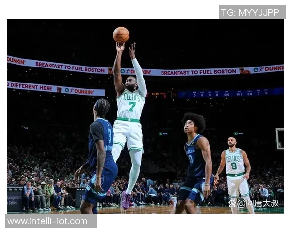 热火与凯尔特人比赛因故延迟球迷期待新赛程安排与精彩对决