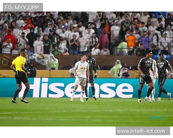 皇马与瓦伦西亚激战正酣比分悬念引发球迷热议