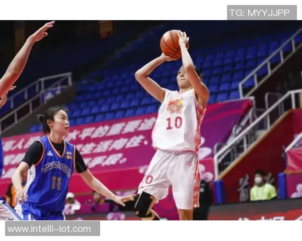 重庆羽毛球队在全国锦标赛中以81分稳居积分榜首位展现强劲实力